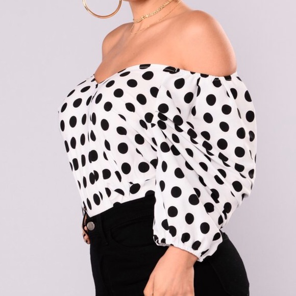 Black/white polka dot blouse 🖤 - Picture 3 of 5